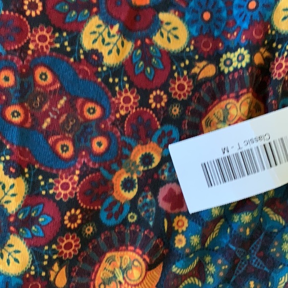👚2 for$20👚 LuLaRoe Medium Classic T NWT - Picture 4 of 4
